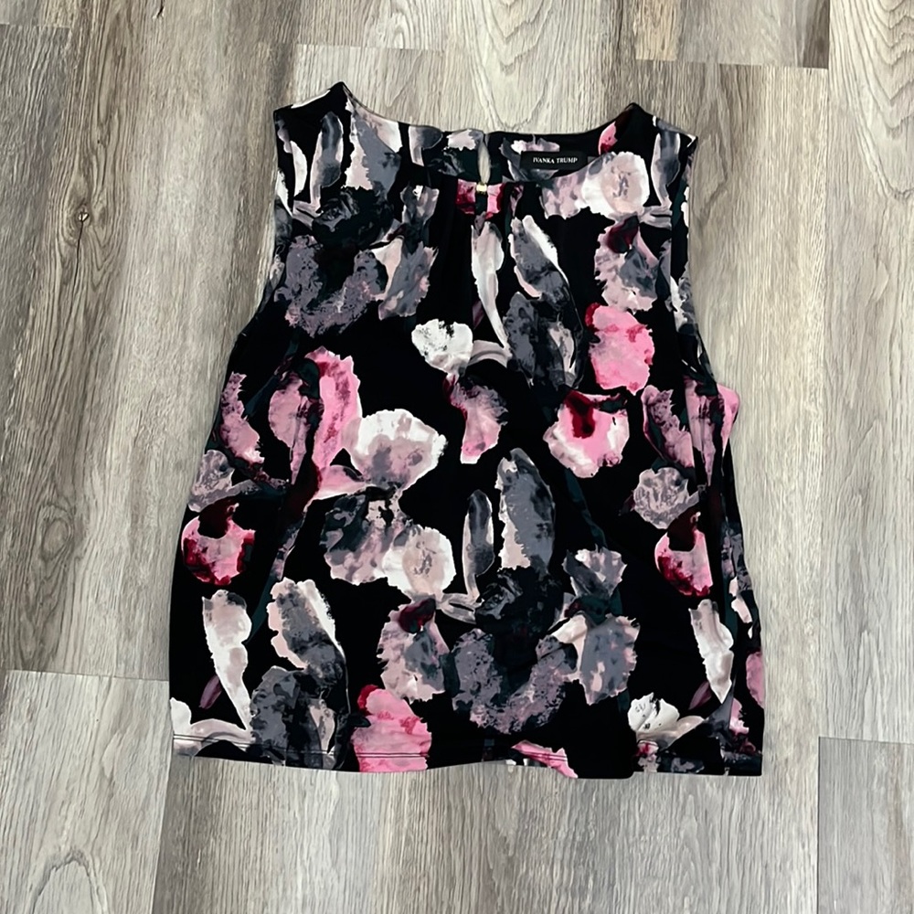 Floral Top Size XL with bead detail